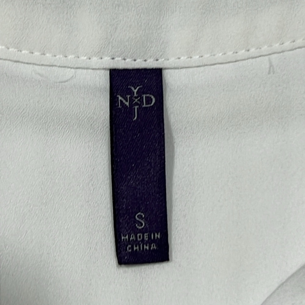 NYDJ White silky blouse with 3/4 sleeves. Women’s Small. Excellent condition. - Picture 9 of 9